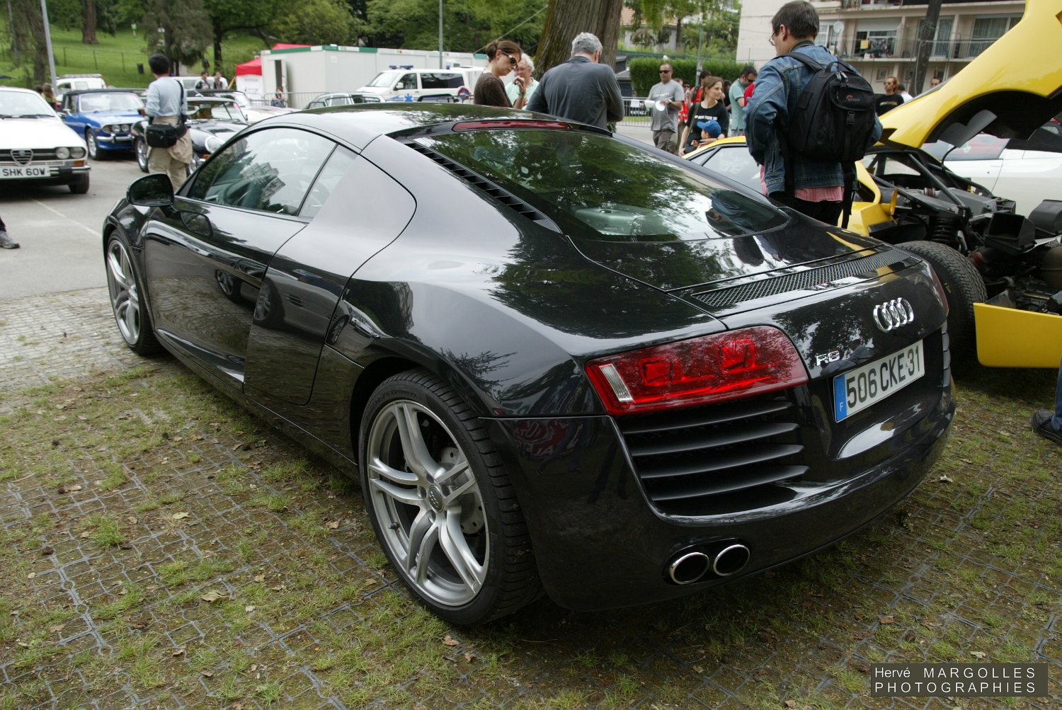 2010_Audi R8 V8 FSI 420-01.JPG